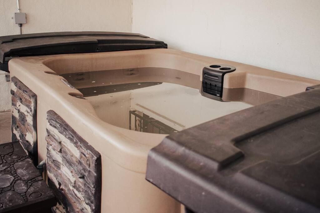 Casa Charleston-3Br-2Bath-Hot Tub-Pet Friendly-No Pet Fees! Βίλα Αλμπουκέρκι Εξωτερικό φωτογραφία