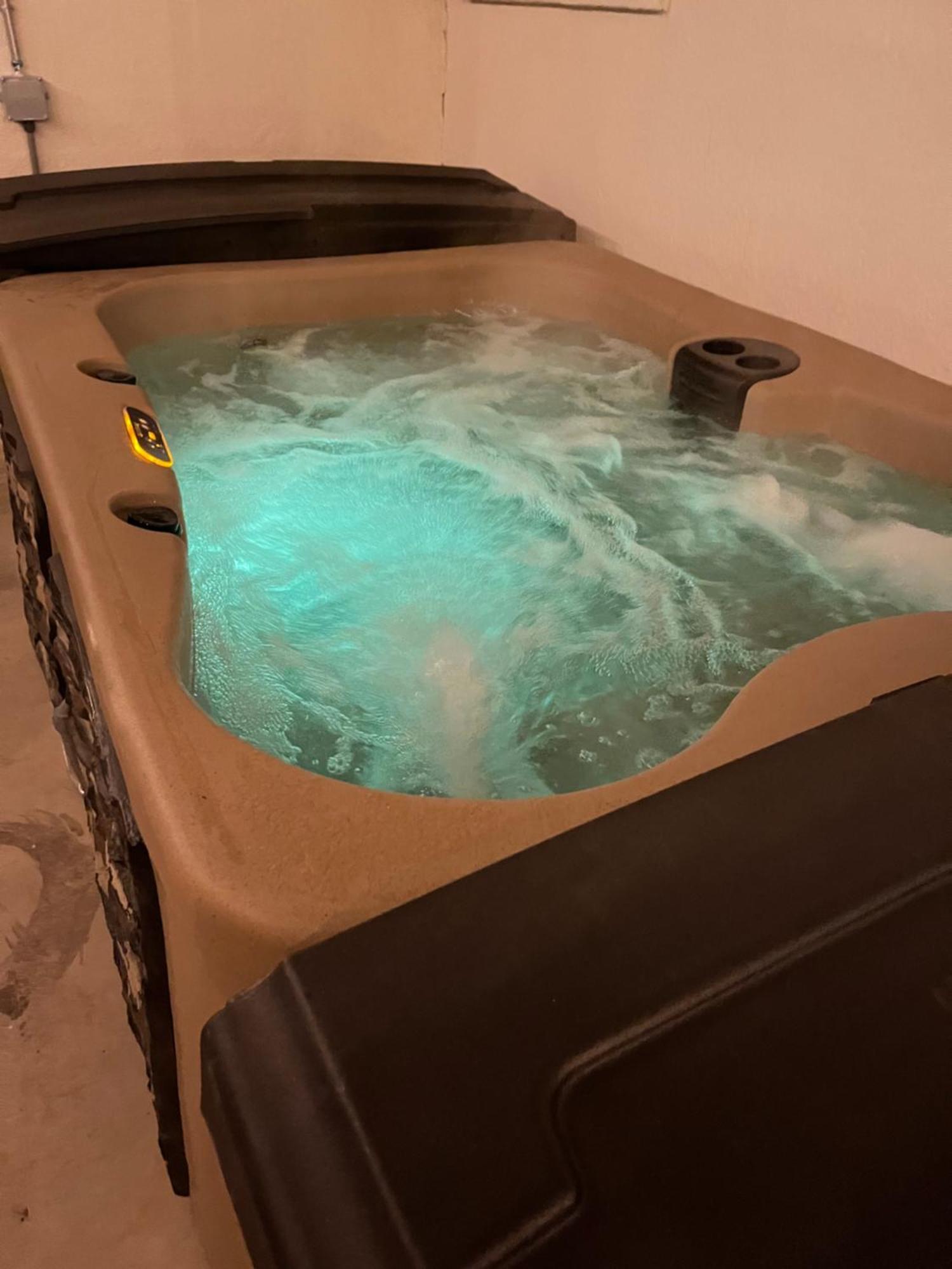 Casa Charleston-3Br-2Bath-Hot Tub-Pet Friendly-No Pet Fees! Βίλα Αλμπουκέρκι Εξωτερικό φωτογραφία